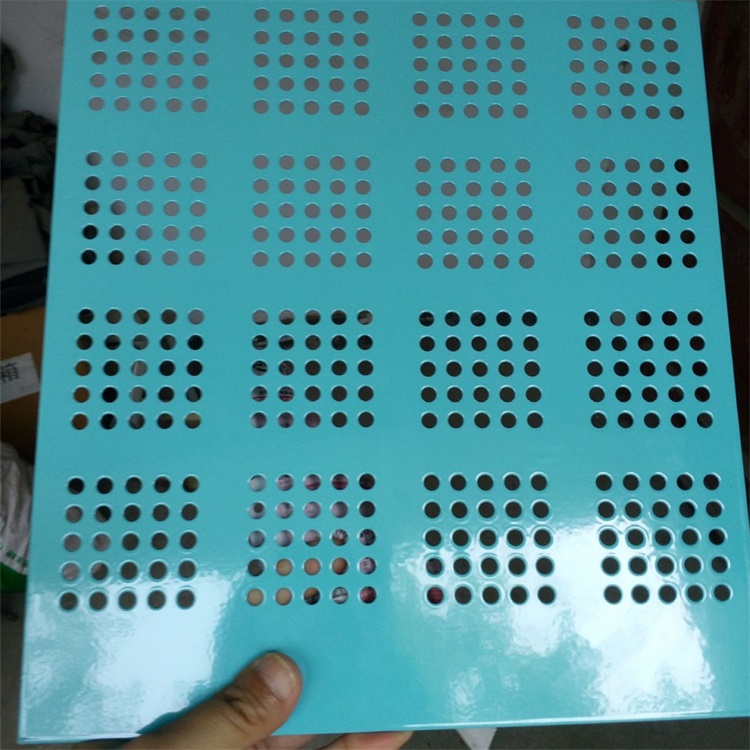 工地冲孔围栏图片1