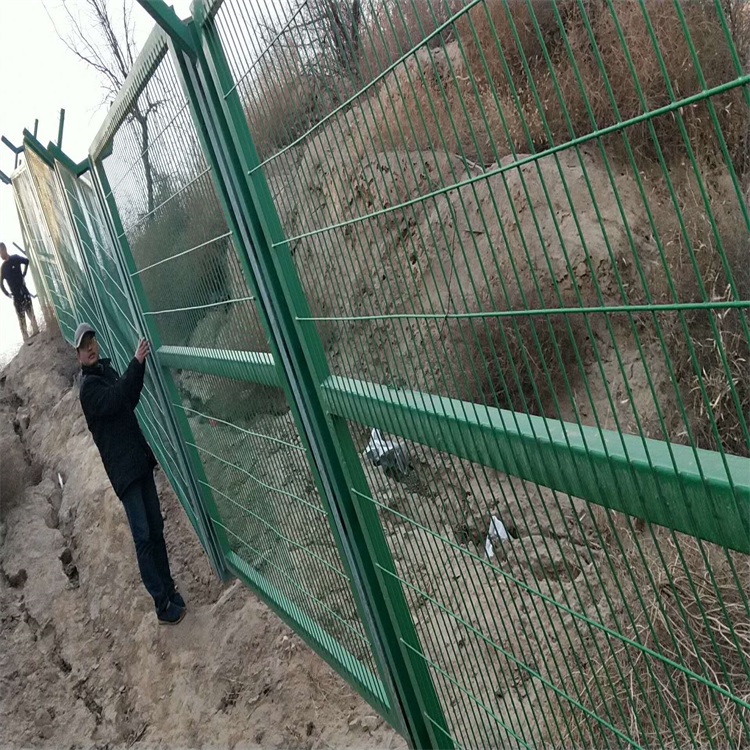 铁路线路扁铁防护栅栏图片2