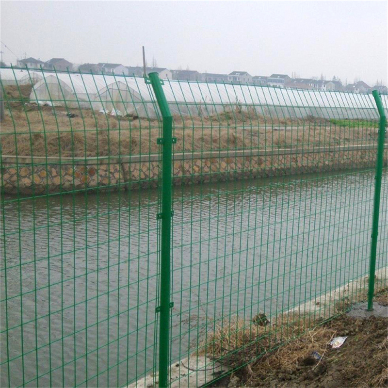 水源地两侧防护网图片3