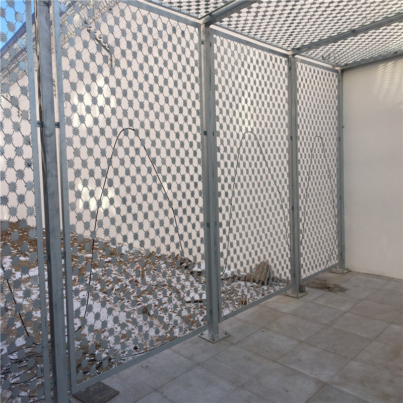 监狱生活区梅花刺隔离网图片3