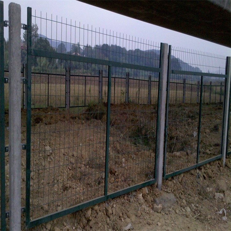 铁路安全防护栏