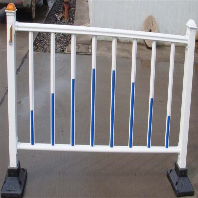 交通镀锌喷钢护栏