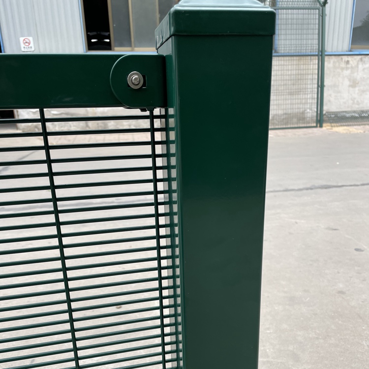 监狱隔离网之358护栏