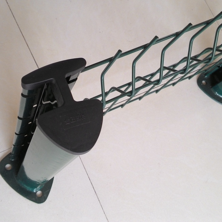 桃型柱三角折弯护栏网