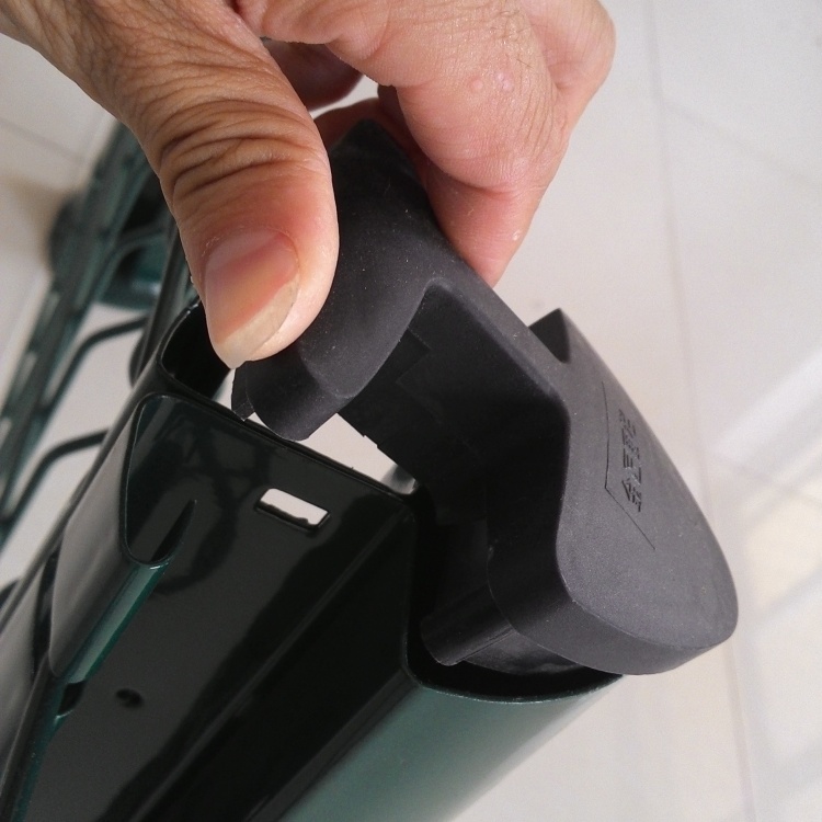 桃型柱三角折弯护栏网图片3